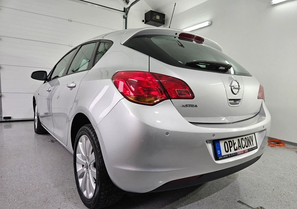 Opel Astra cena 33999 przebieg: 59000, rok produkcji 2010 z Kołobrzeg małe 379